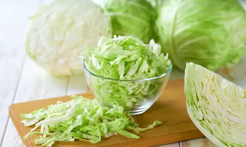 കാബേജ് കഴിക്കുന്നത് ആരോഗ്യത്തിന് ഹാനികരമാണോ?; ആരോഗ്യവിദഗ്ധർ പറയുന്നതിങ്ങനെ