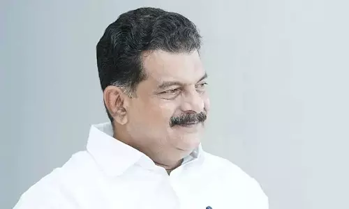 പി.വി അന്‍വറിനെ വ്യക്തിപരമായി അധിക്ഷേപിക്കുന്നു; എല്‍ഡിഎഫ് പ്രചാരണത്തിനെതിരെ പരാതിയുമായി കോണ്‍ഗ്രസ്