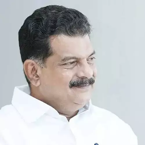 പി.വി അന്‍വറിനെ വ്യക്തിപരമായി അധിക്ഷേപിക്കുന്നു; എല്‍ഡിഎഫ് പ്രചാരണത്തിനെതിരെ പരാതിയുമായി കോണ്‍ഗ്രസ്