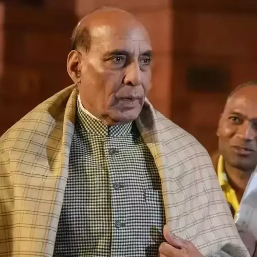 എല്‍ഡിഎഫ് സ്വര്‍ണം മോഷ്ടിച്ചു, യുഡിഎഫ് വില്‍ക്കാന്‍ സഹായിച്ചു, ഇരുമുന്നണികളും അഴിമതി മുന്നണികൾ: രാജ്‌നാഥ് സിങ്