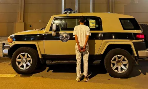 നുഴഞ്ഞുകയറ്റക്കാരെ വാഹനത്തിൽ കടത്തി; ജിസാനിൽ സ്വദേശി പൗരൻ പിടിയിൽ