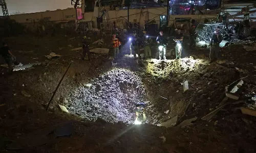 ഇറാന്റെ തിരിച്ചടി; ഇസ്രായേലിലെ പല നഗരങ്ങളിലും അപായ സൈറണുകൾ മുഴങ്ങുന്നു, പരിഭ്രാന്തി