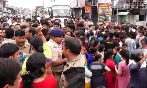 മതിയായ അളവിൽ ഗ്യാസില്ല, പരാതികളിൽ പരിഹാരം കാണാൻ അധികൃതർ തയ്യാറാകുന്നില്ല; ഡെറാഡൂണിൽ പ്രതിഷേധവുമായി തെരുവിലിറങ്ങി ജനങ്ങൾ