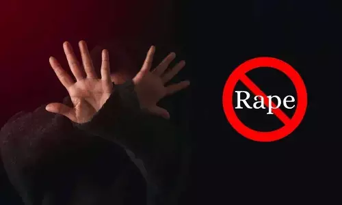 എയ്ഡ്സ് ബാധിതയാണെന്ന് കരഞ്ഞ് പറഞ്ഞിട്ടും വിട്ടില്ല; സ്വകാര്യഭാഗത്ത്‍ ഇരുമ്പ് ദണ്ഡ് കയറ്റി, സർക്കാർ ജീവനക്കാരിയായ യുവതിയെ   ക്രൂരമായി പീഡിപ്പിച്ചു