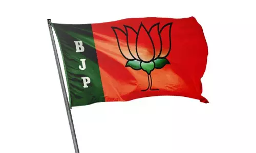 തൃശൂരിൽ ബിജെപി വോട്ടിന്, കിറ്റ് നൽകിയതായി പരാതി