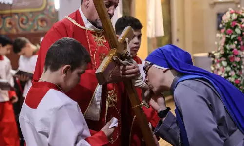 ഇസ്രായേൽ ആക്രമണങ്ങൾക്കിടയിലും ദുഃഖവെള്ളി ആചരിച്ച് ഗസ്സയിലെ ക്രൈസ്തവ സമൂഹം