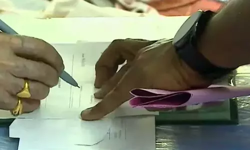 പോസ്റ്റൽ വോട്ടിങ് കേന്ദ്രങ്ങളിൽ പലയിടത്തും ബാലറ്റെത്തിയില്ല; പതിനായിരത്തിലധികം ജീവനക്കാർക്ക് വോട്ട് നഷ്ടമാകുമെന്ന് ആശങ്ക