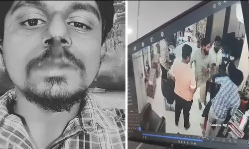 ഭാര്യയെ പിരിച്ചുവിട്ടതിന്റെ ദേഷ്യം; സലൂൺ ഉടമയെ സംഘം ചേർന്ന് മർദിച്ച് ഭർത്താവ്, വീഡിയോ പുറത്ത് ഭാര്യയെ പിരിച്ചുവിട്ടതിന്റെ ദേഷ്യം; സലൂൺ ഉടമയെ സംഘം ചേർന്ന് മർദിച്ച് ഭർത്താവ്, വീഡിയോ പുറത്ത്