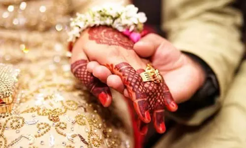 വിവാഹത്തിന് മദ്യം വിളമ്പിയില്ല; വധുവരന്‍മാരെ മർദിച്ച് അയല്‍വാസികള്‍, പണവും വീട്ടുപകരണങ്ങളും മോഷ്ടിച്ചു, സംഭവം ഇങ്ങനെ