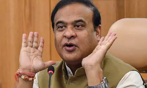 മുഖ്യമന്ത്രിയുടെ ഭാര്യക്ക് എങ്ങനെ മൂന്ന് പാസ്‌പോർട്ട് ലഭിച്ചു?; ഹിമന്ത ബിശ്വശർമക്കും ഭാര്യക്കുമെതിരെ കോൺഗ്രസ്