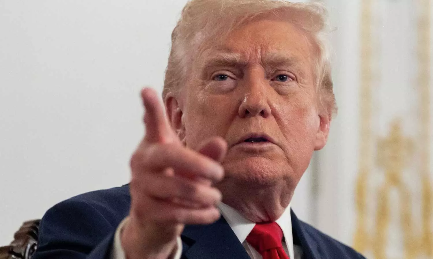 ഇറാന് 48 മണിക്കൂർ അന്ത്യശാസനവുമായി ട്രംപ്;ആക്രമിച്ചാൽ മേഖല കത്തിയെരിയുമെന്ന് ഇറാന്റെ മറുപടി ഇറാന് 48 മണിക്കൂർ അന്ത്യശാസനവുമായി ട്രംപ്;ആക്രമിച്ചാൽ മേഖല കത്തിയെരിയുമെന്ന് ഇറാന്റെ മറുപടി