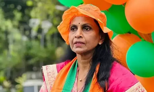 കേന്ദ്രമന്ത്രി പേര് പരാമർശിച്ചില്ല; വട്ടിയൂർക്കാവിൽ പ്രചാരണ പരിപാടിക്കിടെ ആർ. ശ്രീലേഖ ഇറങ്ങിപ്പോയി