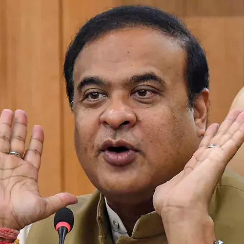 പത്നിയുടെ വിദേശ സ്വത്തുക്കൾ മറച്ചുവെച്ചു; ഹിമന്ത ബിശ്വ ശർമയുടെ സ്ഥാനാർഥിത്വം റദ്ദാക്കണമെന്ന് കോൺഗ്രസ്