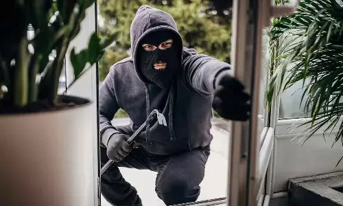 മന്ത്രിക്കും രക്ഷയില്ല; കായിക മന്ത്രിയുടെ ഔദ്യോഗിക വസതിയിൽ മോഷണം; ട്രോഫികളും മൊമന്റോകളും നഷ്ടമായി