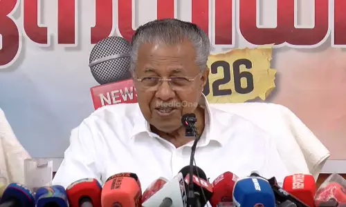 ഡാഷ് മോനേ രേവന്ദാ മറുപടി വരുന്നുണ്ടെന്ന് മാത്രേ ഇപ്പോൾ പറയുന്നുള്ളൂ: രേവന്ദ് റെഡ്ഡിയുടെ നീ പോമോനെ വിജയ വിളിയിൽ പിണറായി വിജയൻ