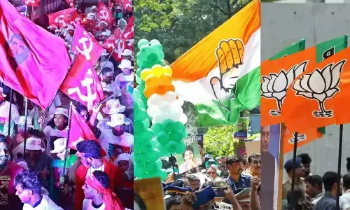 കൊട്ടിക്കലാശത്തിനിടെ വിവിധയിടങ്ങളില് നേരിയ സംഘര്ഷം; പറവൂരില് ഒരാള് കുഴഞ്ഞുവീണ് മരിച്ചു കൊട്ടിക്കലാശത്തിനിടെ വിവിധയിടങ്ങളില് നേരിയ സംഘര്ഷം; പറവൂരില് ഒരാള് കുഴഞ്ഞുവീണ് മരിച്ചു