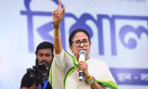 ബംഗാളില്‍ 27 ലക്ഷം പേര്‍ക്ക് വോട്ടില്ല, തൃണമൂല്‍ ശക്തികേന്ദ്രങ്ങളില്‍ കടുംവെട്ട്; തെര. കമ്മീഷനെ കാണാന്‍ മമത