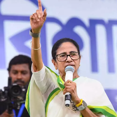 ബംഗാളില് 27 ലക്ഷം പേര്ക്ക് വോട്ടില്ല, തൃണമൂല് ശക്തികേന്ദ്രങ്ങളില് കടുംവെട്ട്; തെര. കമ്മീഷനെ കാണാന് മമത