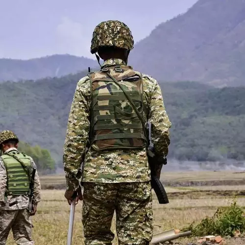 മണിപ്പൂരില് വീണ്ടും സംഘര്ഷം; ജനക്കൂട്ടത്തെ പിരിച്ചുവിടാന് സിആര്പിഎഫ് നടത്തിയ വെടിവെപ്പില് രണ്ട് പേര് കൊല്ലപ്പെട്ടു