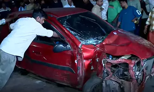 കൊല്ലത്ത് യുഡിഎഫ് പ്രവർത്തകരുടെ കാറിടിച്ച് കായിക താരങ്ങൾക്ക് പരിക്കേറ്റ സംഭവം; ഡ്രൈവർക്കെതിരെ കേസ്