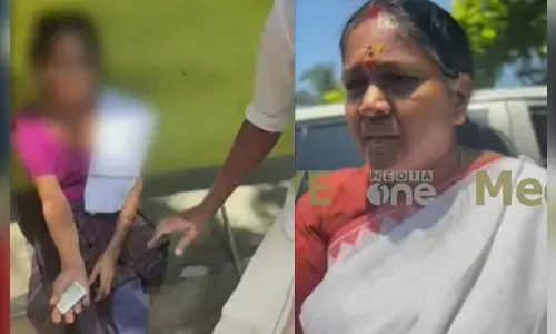 പാലക്കാട്ട് വോട്ടിന് പണം; ബിജെപി പ്രവർത്തകർ ശോഭാ സുരേന്ദ്രന്റെ സാന്നിധ്യത്തിൽ പണം വിതരണം ചെയ്യുന്ന ദൃശ്യങ്ങൾ പുറത്ത്