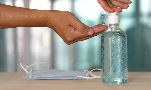 ഇപ്പോഴും സാനിറ്റൈസര്‍ കൊണ്ടുനടക്കുന്നവരാണോ നിങ്ങള്‍?; അമിതവൃത്തി ആരോഗ്യത്തിന് പാരയാകുമോ?,പഠനങ്ങള്‍ പറയുന്നതിങ്ങനെ...