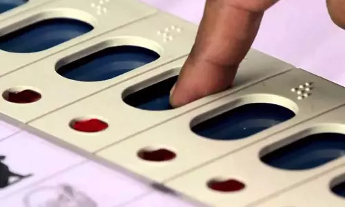 ഉദ്യോഗസ്ഥരുടെ വോട്ടിങ്; പോളിങ് ഉപകരണ-വിതരണ കേന്ദ്രങ്ങളില്‍ സൗകര്യം ഒരുക്കിയില്ലെന്ന് പരാതി