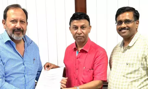 ഫീസ് വർധനയും അക്കാദമിക് വീഴ്ചകളും: സ്കൂൾ ചെയർമാനെ കണ്ടു രക്ഷിതാക്കൾ