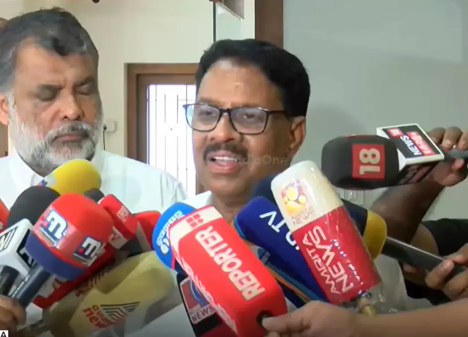 പേരാമ്പ്രയില് സിപിഎം-ബിജെപി ഡീൽ; ആരോപണവുമായി എം.എ റസാഖ് മാസ്റ്റർ പേരാമ്പ്രയില് സിപിഎം-ബിജെപി ഡീൽ; ആരോപണവുമായി എം.എ റസാഖ് മാസ്റ്റർ