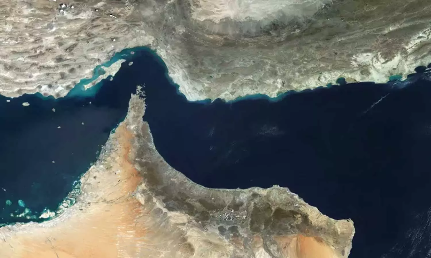 Ships prepare to depart through Hormuz; Gulf ahead Ships prepare to depart through Hormuz; Gulf ahead