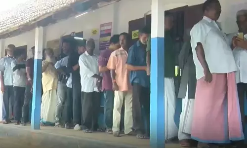 തലസ്ഥാനത്ത് ത്രികോണ പോരാട്ടം; തിരുവനന്തപുരം ആരെ തുണക്കും?