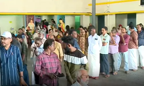 കൊല്ലത്ത് പോളിങ് കുതിച്ചുയർന്നു; ഏഴ് സീറ്റിൽ ജയം ഉറപ്പെന്ന് യുഡിഎഫ്, മുഴുവൻ സീറ്റും നേടുമെന്ന് എൽഡിഎഫ്