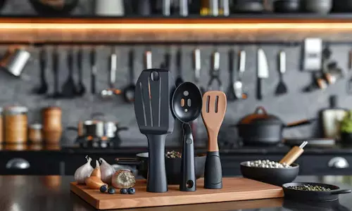 ഈ പാത്രങ്ങൾ നിങ്ങളുടെ അടുക്കളയിലുണ്ടോ? കാത്തിരിക്കുന്നത് ​ഗുരുതര ആരോ​ഗ്യ പ്രശ്നങ്ങൾ