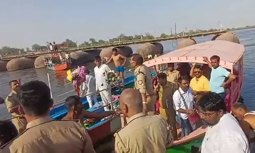 eight dead, dozens go missing as boat capsises in Yamuna River