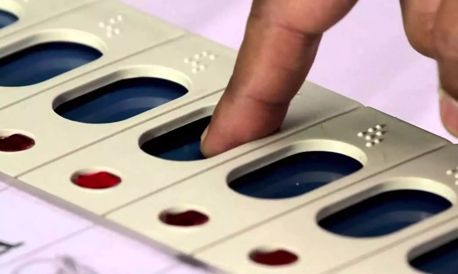 രേഖകളില്ലാതെ 44 ശതമാനം വോട്ടുകൾ? പയ്യന്നൂരിൽ തെരഞ്ഞെടുപ്പ് അട്ടിമറിച്ചെന്ന് യുഡിഎഫ്; റിട്ടേണിങ് ഓഫീസർക്ക് പരാതി നൽകി രേഖകളില്ലാതെ 44 ശതമാനം വോട്ടുകൾ? പയ്യന്നൂരിൽ തെരഞ്ഞെടുപ്പ് അട്ടിമറിച്ചെന്ന് യുഡിഎഫ്; റിട്ടേണിങ് ഓഫീസർക്ക് പരാതി നൽകി