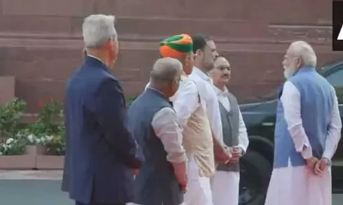 പ്രധാനമന്ത്രിയും രാഹുൽ ഗാന്ധിയും തമ്മിലുള്ള സൗഹൃദ സംഭാഷണം സമൂഹമാധ്യമങ്ങളിൽ ഹിറ്റ്, വീഡിയോ