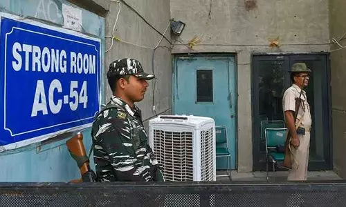 മലപ്പുറത്ത് സ്ട്രോങ്ങ് റൂമുകൾ തുറക്കാൻ കലക്ടറുടെ നിർദേശം; പ്രതിഷേധവുമായി യുഡിഎഫ്