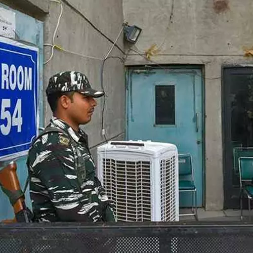 മലപ്പുറത്ത് സ്ട്രോങ്ങ് റൂമുകൾ തുറക്കാൻ കലക്ടറുടെ നിർദേശം; പ്രതിഷേധവുമായി യുഡിഎഫ്