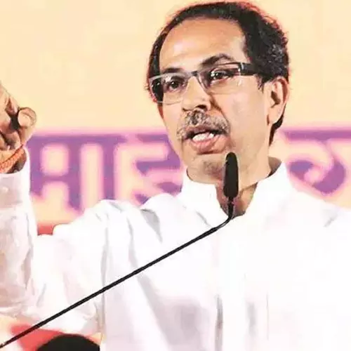 സ്ത്രീകൾക്കെതിരായ അതിക്രമങ്ങളിൽ മഹാരാഷ്ട്ര സർക്കാർ മതം നോക്കിയാണ് നിലപാട് സ്വീകരിക്കുന്നതെന്ന് ശിവസേന ഉദ്ധവ് വിഭാഗം