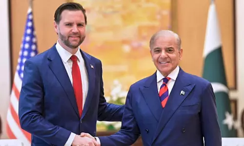 ഹോർമുസ് ഉടന്‍ തുറക്കണമെന്ന് യുഎസ്; സമ്പൂർണ കരാറില്ലാതെ തുറക്കില്ലെന്ന് ഇറാന്‍‌