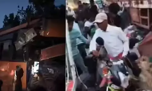 ബസും പിക്കപ്പ് വാനും കൂട്ടിയിടിച്ച് 13 മരണം, 20 പേർക്ക് പരിക്ക്