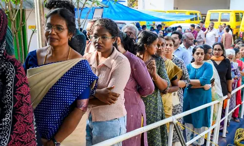 അന്തിമ പോളിങ് ശതമാനത്തിന്‍റെ കണക്ക് പുറത്തുവിടാതെ തെരഞ്ഞെടുപ്പ് കമ്മീഷൻ; ആകെ വോട്ട് ചെയ്തവരുടെ എണ്ണവുമില്ല