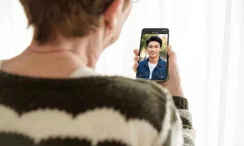 മരിച്ചുപോയ മകനുമായി എന്നും വിഡിയോകോളിലൂടെ സംസാരിച്ച് അമ്മ; ഒരു ഡിജിറ്റൽ പുനർജന്മത്തിന്റെ കഥ... മരിച്ചുപോയ മകനുമായി എന്നും വിഡിയോകോളിലൂടെ സംസാരിച്ച് അമ്മ; ഒരു ഡിജിറ്റൽ പുനർജന്മത്തിന്റെ കഥ...