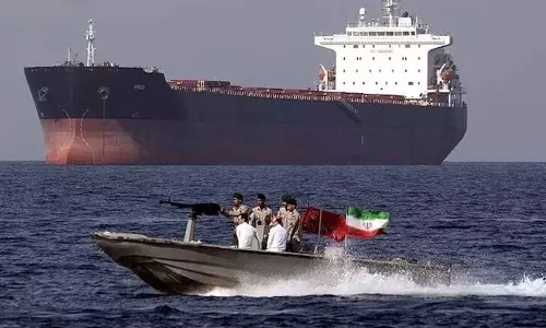 അവിവേകം കാണിച്ചാൽ അപകടം, ഉടന്‍ മടങ്ങിയില്ലെങ്കില്‍ ലക്ഷ്യംവെക്കും; ഹോര്‍മുസിലെ യുഎസ് കപ്പലുകള്‍ക്ക് മുന്നറിയിപ്പുമായി  ഇറാൻ