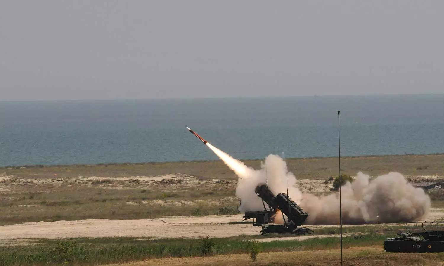 ഇറാൻ ആക്രമണങ്ങൾ ഗതിമാറ്റി; പ്രതിരോധം ശക്തമാക്കാൻ യു.എസ്. ഇതര വിപണി തേടി ഗൾഫ് രാജ്യങ്ങൾ ഇറാൻ ആക്രമണങ്ങൾ ഗതിമാറ്റി; പ്രതിരോധം ശക്തമാക്കാൻ യു.എസ്. ഇതര വിപണി തേടി ഗൾഫ് രാജ്യങ്ങൾ