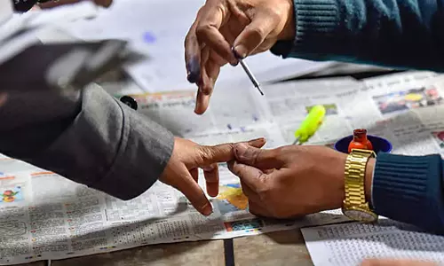 വോട്ടെടുപ്പ് കഴിഞ്ഞ് മൂന്ന് ദിനം പിന്നിട്ടിട്ടും അന്തിമ പോളിങ് ശതമാനം പുറത്തുവിടാതെ തെരഞ്ഞെടുപ്പ് കമ്മീഷൻ