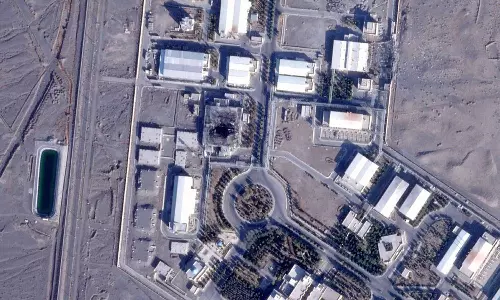 യുഎസ്-ഇസ്രായേൽ ആക്രമണങ്ങളെ അതിജീവിച്ച് ആണവകേന്ദ്രങ്ങൾ; ഇറാന്റെ ലക്ഷ്യം ആണവായുധമോ?