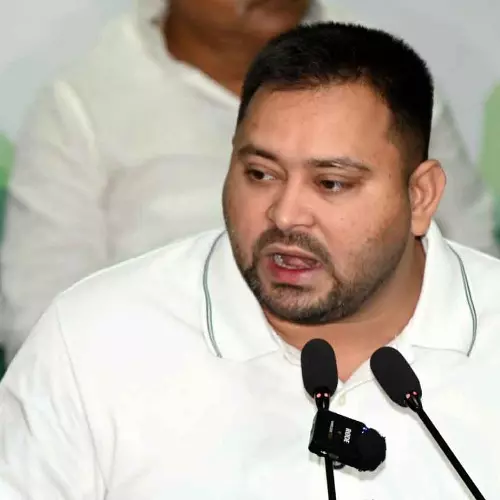 നിതീഷ് കുമാര്‍ ഒഴിഞ്ഞാൽ ബിഹാറിലെ ഭരണം ഗുജറാത്തിൽ നിന്ന്: തേജസ്വി യാദവ്