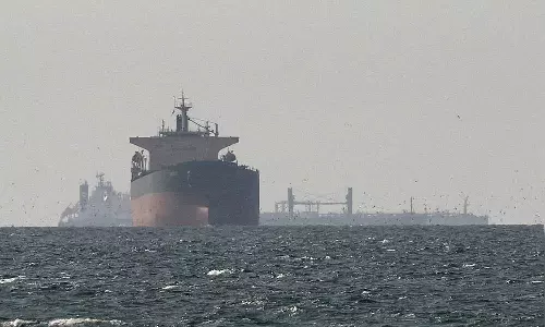 യുഎസ് ഉപരോധം മറികടന്ന് ഇറാനിലേക്ക് കപ്പലുകൾ; വെല്ലുവിളികളെ നേരിടാൻ സജ്ജമെന്ന് പ്രഖ്യാപനം