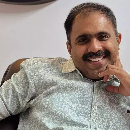 സതീശൻ വനവാസത്തിന് പോകേണ്ടതില്ല, ജനവാസം തുടരും; ജനീഷ് കുമാറിന് വനത്തിലേക്ക് ഓടിയൊളിക്കാം: അബിൻ വർക്കി